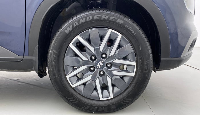 2022 Hyundai VENUE 1.0L Turbo GDI SX MT, Petrol, Manual, 13,710 km, Right Front Wheel