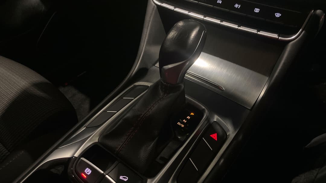 2022 MG HS Core, Automatic, 68670 km, Gear Lever 