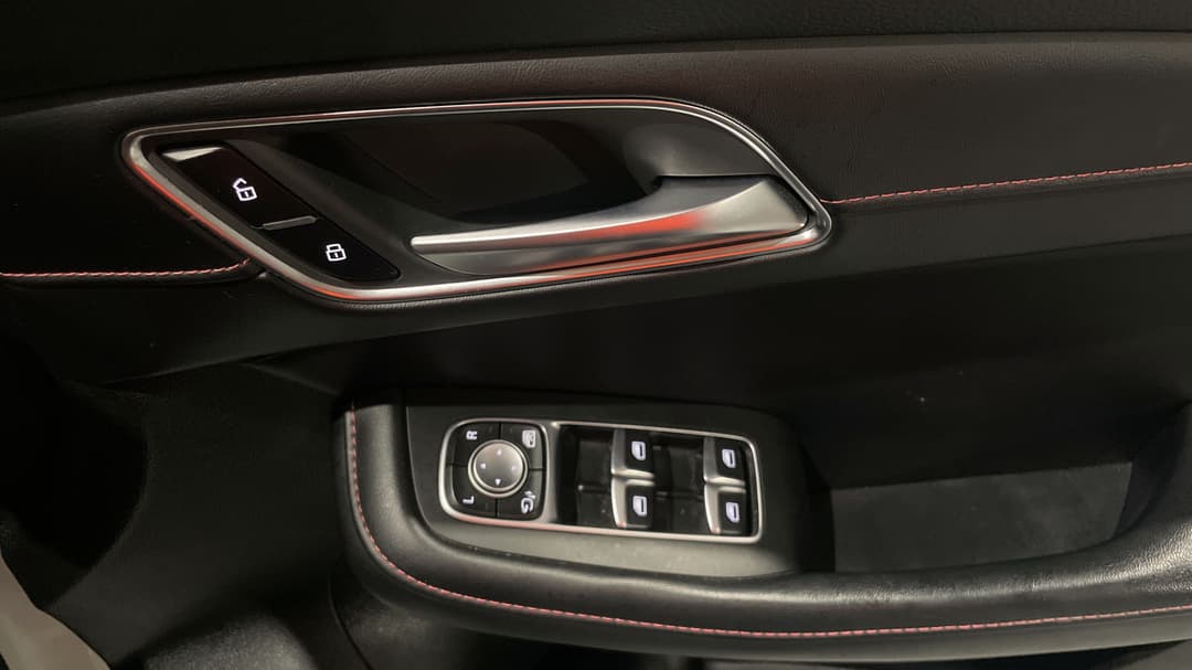 2022 MG HS Core, Automatic, 68670 km, Drivers Side Door Panel Controls