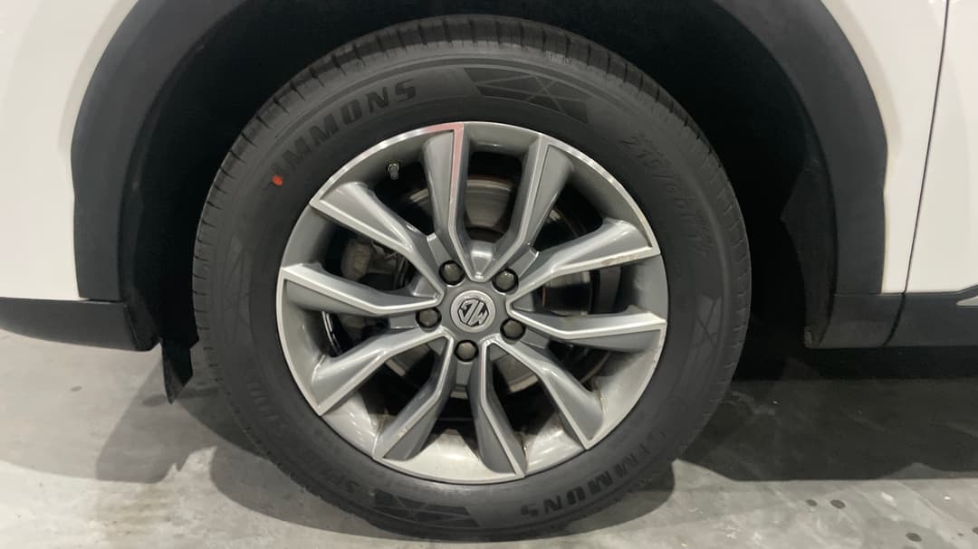2022 MG HS Core, Automatic, 68670 km, Left Front Wheel