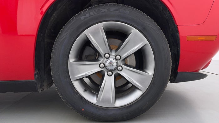 Dodge Challenger-Right Front Tyre