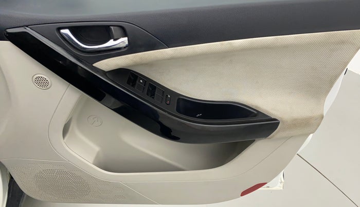 2021 Tata NEXON XZ 1.2, Petrol, Manual, 17,657 km, Driver Side Door Panels Control
