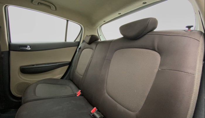 2013 Hyundai i20 SPORTZ 1.4 CRDI, Diesel, Manual, 91,676 km, Right Side Rear Door Cabin