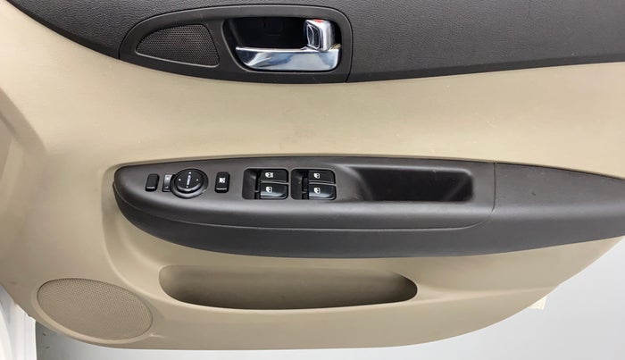 2013 Hyundai i20 SPORTZ 1.4 CRDI, Diesel, Manual, 91,676 km, Driver Side Door Panels Control