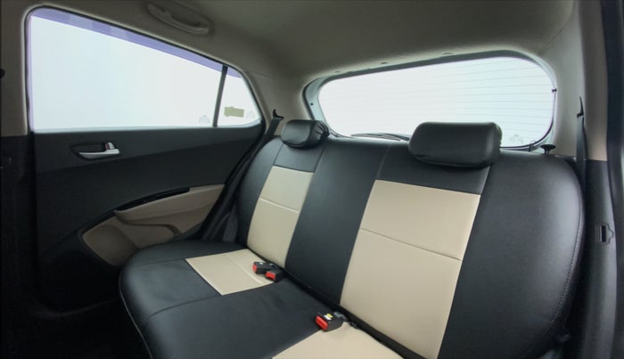 2016 Hyundai Grand i10 ASTA 1.2 (O) VTVT, Petrol, Manual, 29,637 km, Right Side Rear Door Cabin