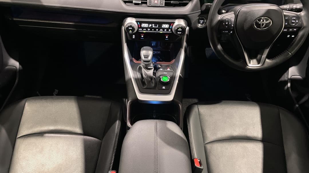 2024 Toyota RAV4 Cruiser (AWD) Hybrid, Automatic, 32935 km, Center Console