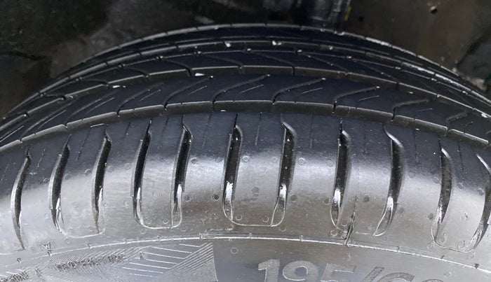 2014 Maruti Ertiga VXI, Petrol, Manual, 37,558 km, Right Front Tyre Tread