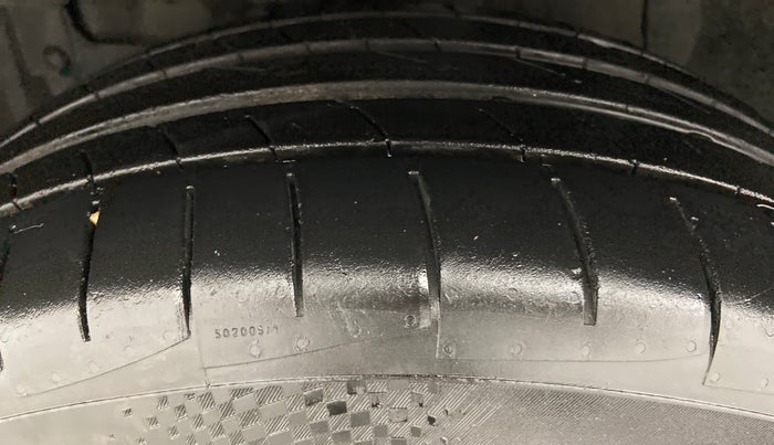 2017 Maruti Vitara Brezza ZDI PLUS DUAL TONE, Diesel, Manual, 98,251 km, Left Front Tyre Tread