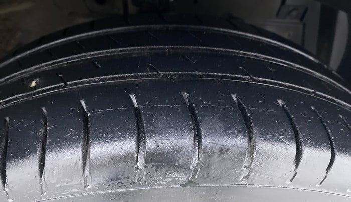 2013 Maruti Swift VDI, Diesel, Manual, 67,445 km, Right Front Tyre Tread
