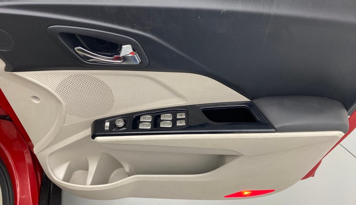2019 Mahindra XUV300 W8 1.5 DIESEL AMT, Diesel, Automatic, 35,171 km, Driver Side Door Panels Control