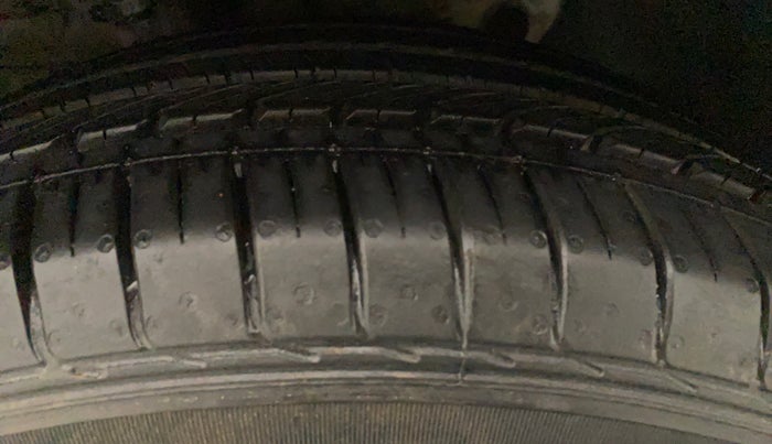 2018 Hyundai Creta E PLUS 1.6 PETROL, Petrol, Manual, 50,924 km, Left Front Tyre Tread