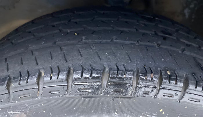 2015 Maruti Alto K10 VXI P, Petrol, Manual, 32,024 km, Left Front Tyre Tread