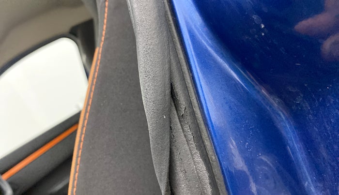 2017 Renault Kwid CLIMBER 1.0, Petrol, Manual, 44,103 km, Front passenger door - Beading has minor damage