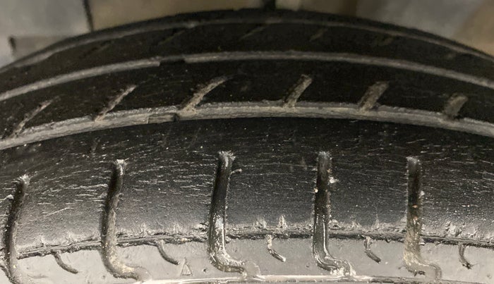 2017 Renault Kwid CLIMBER 1.0, Petrol, Manual, 44,103 km, Left Front Tyre Tread