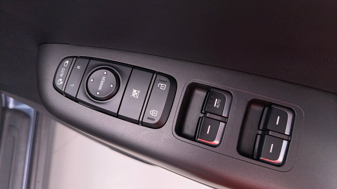 2015 Kia Sportage Sli (FWD), Automatic, 123394 km, Drivers Side Door Panel Controls