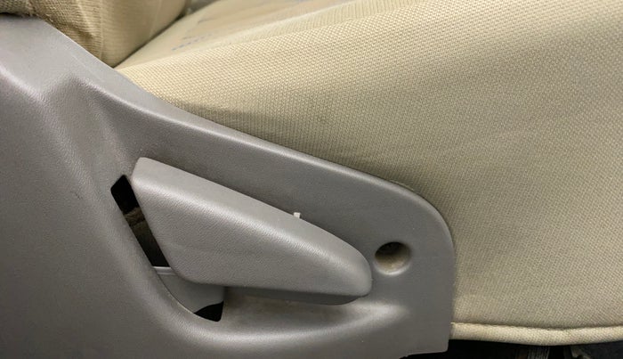2018 Datsun Go T, Petrol, Manual, 65,622 km, Driver Side Adjustment Panel