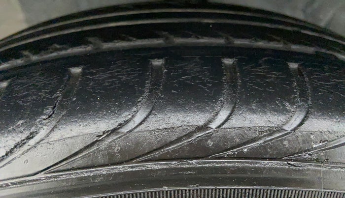 2009 Hyundai i20 MAGNA 1.2 VTVT, Petrol, Manual, 21,779 km, Left Front Tyre Tread