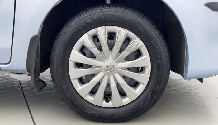 2013 Toyota Etios Liva G, Petrol, Manual, 12,744 km, Right Front Tyre