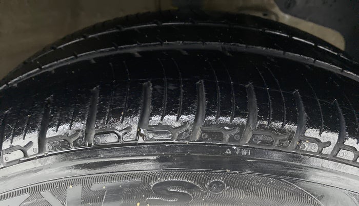2018 Mahindra KUV 100 NXT K2 6 STR, Petrol, Manual, 36,494 km, Right Front Tyre Tread