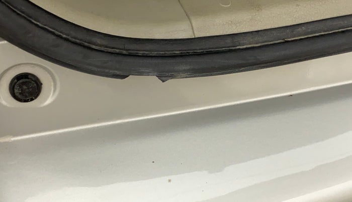 2016 Maruti Celerio VXI AMT, Petrol, Automatic, 64,491 km, Dicky (Boot door) - Weather strip has minor damage