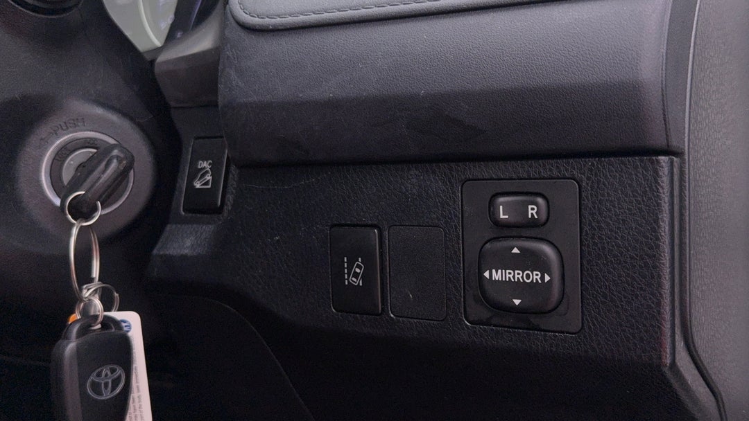 2018 Toyota RAV4 Gx (4x4), Automatic, 78533 km, Utility Switches/Buttons