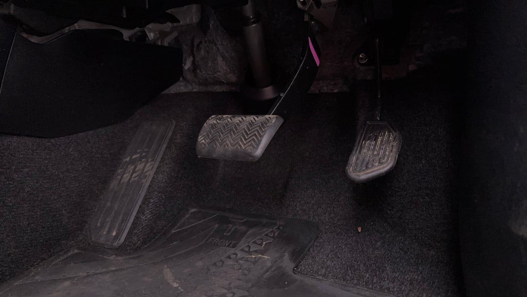 2018 Toyota RAV4 Gx (4x4), Automatic, 78533 km, Pedals and Footmat