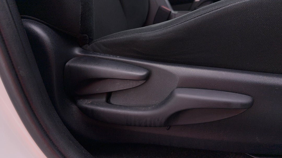 2018 Toyota RAV4 Gx (4x4), Automatic, 78533 km, Drivers Side Adjustment Panel