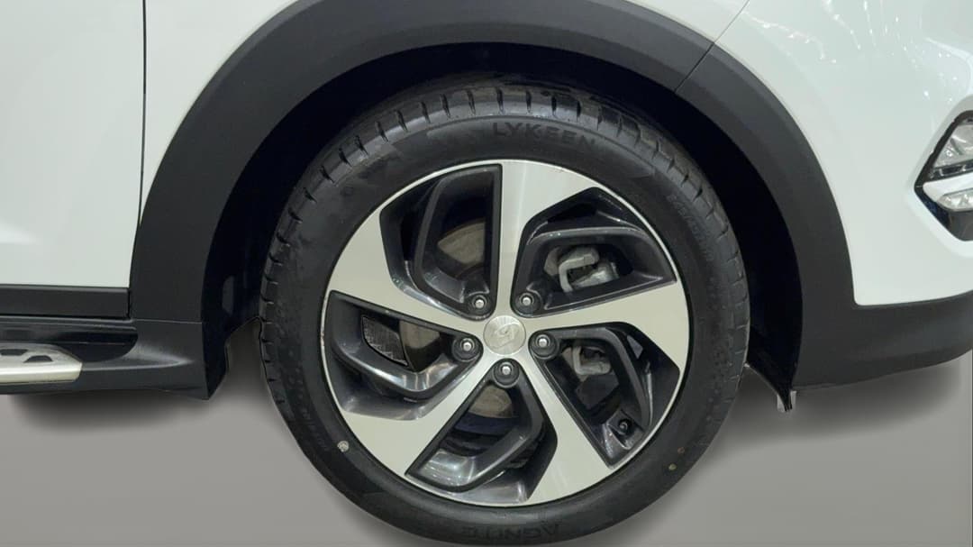 2017 Hyundai Tucson Highlander R-series (AWD), Automatic, 142408 km, Right Front Wheel