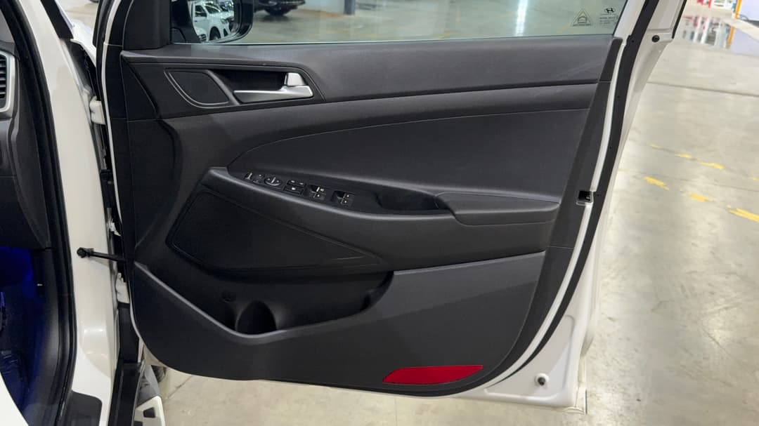 2017 Hyundai Tucson Highlander R-series (AWD), Automatic, 142408 km, Speaker View