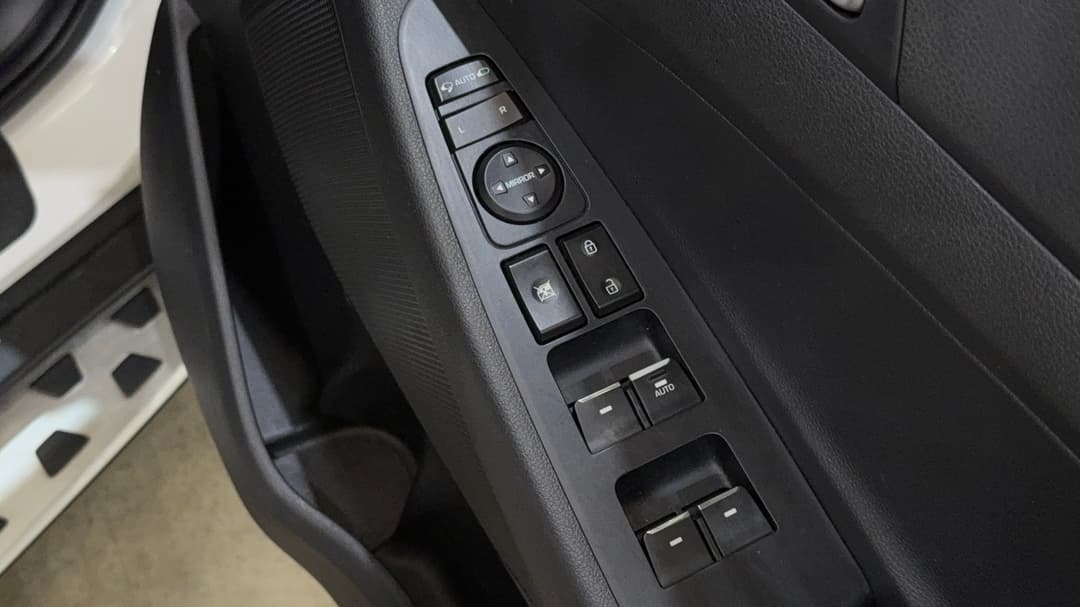 2017 Hyundai Tucson Highlander R-series (AWD), Automatic, 142408 km, Drivers Side Door Panel Controls