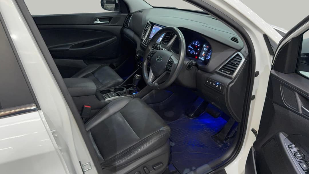 2017 Hyundai Tucson Highlander R-series (AWD), Automatic, 142408 km, Right Side Front Door Cabin View