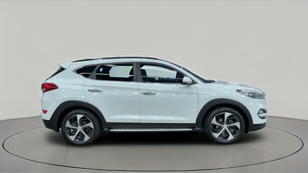 2017 Hyundai Tucson Highlander R-series (AWD), Automatic, 142408 km, Right Side View
