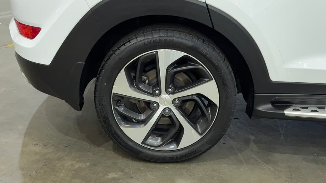 2017 Hyundai Tucson Highlander R-series (AWD), Automatic, 142408 km, Right Rear Wheel