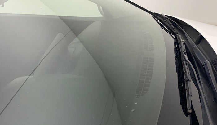 2022 Hyundai NEW I20 ASTA (O) 1.0 TURBO GDI DCT, Petrol, Automatic, 33,559 km, Front windshield - Minor spot on windshield