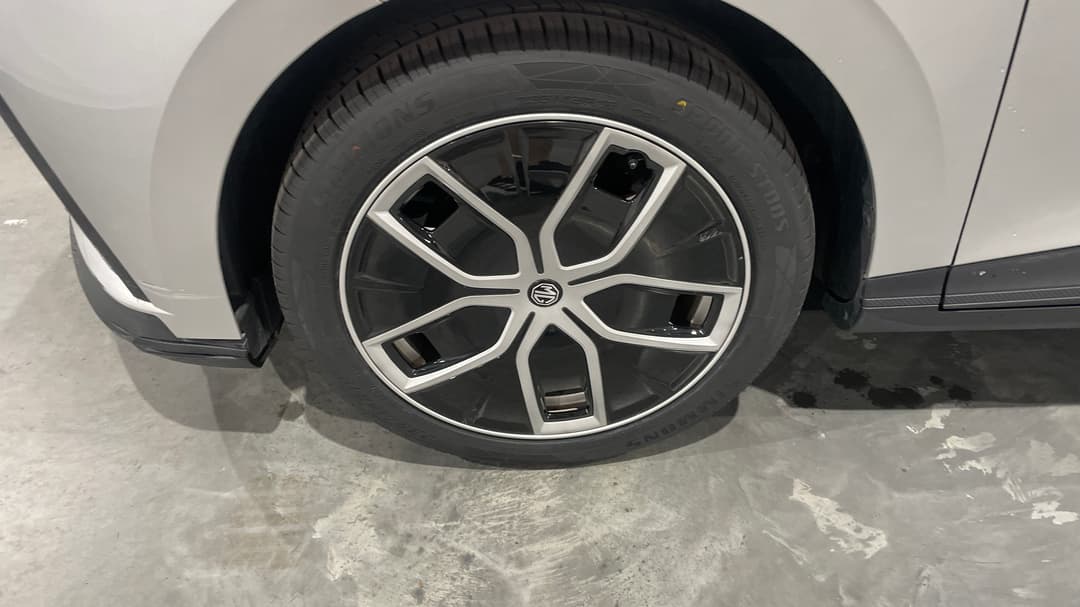 2023 MG Mg4 Essence 64, Automatic, 26453 km, Left Front Wheel