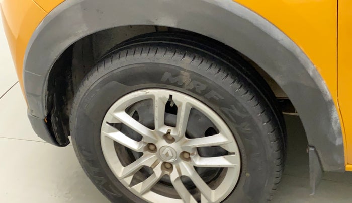 2019 Renault TRIBER RXL MT, Petrol, Manual, 49,829 km, Left fender - Lining loose