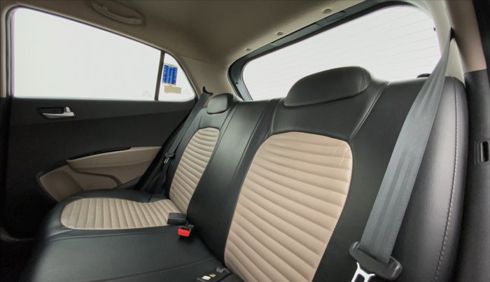 2015 Hyundai Grand i10 SPORTZ 1.2 KAPPA VTVT, Petrol, Manual, 15,490 km, Right Side Rear Door Cabin