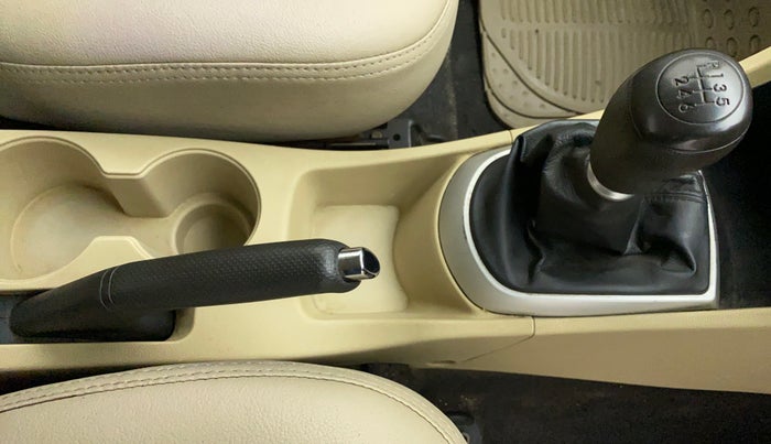 2013 Hyundai Verna FLUIDIC 1.4 CRDI, Diesel, Manual, 79,466 km, Gear Lever