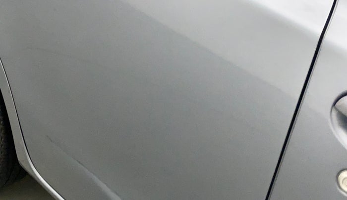 2017 Toyota Etios Liva V, Petrol, Manual, 50,456 km, Right rear door - Slightly dented