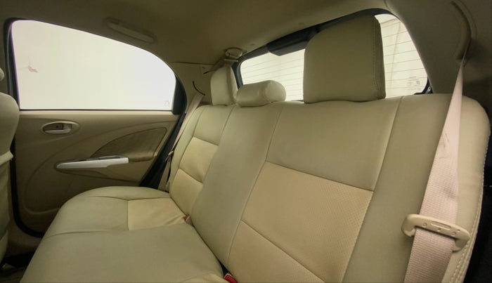2017 Toyota Etios Liva V, Petrol, Manual, 50,456 km, Right Side Rear Door Cabin