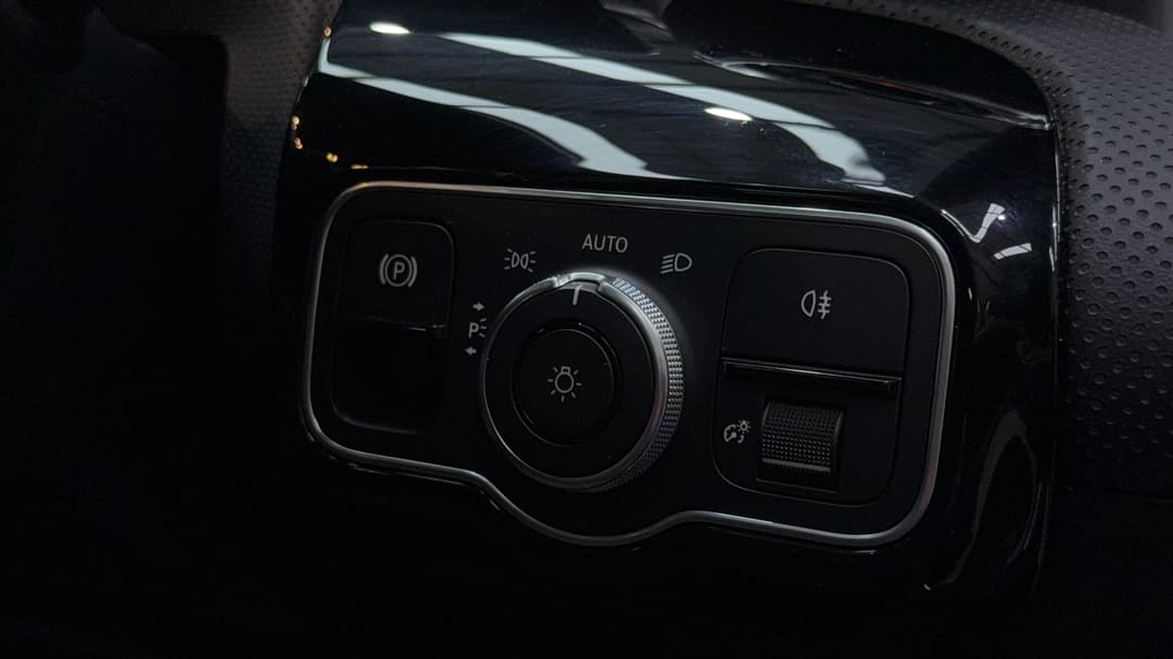 2021 Mercedes-benz A250 4matic, Automatic, 35766 km, Utility Switches/Buttons