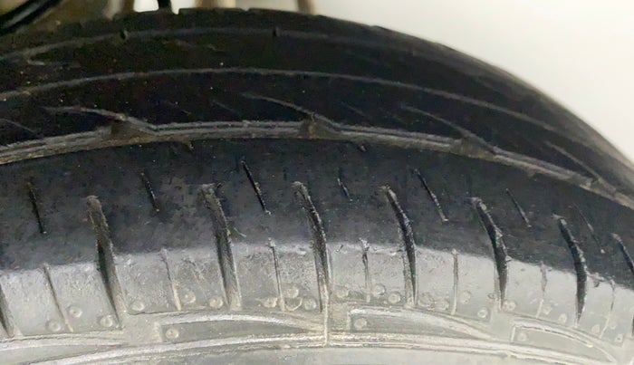 2016 Maruti Alto 800 LXI, Petrol, Manual, 32,210 km, Left Rear Tyre Tread