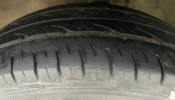 2016 Maruti Alto 800 LXI, Petrol, Manual, 32,210 km, Left Front Tyre Tread