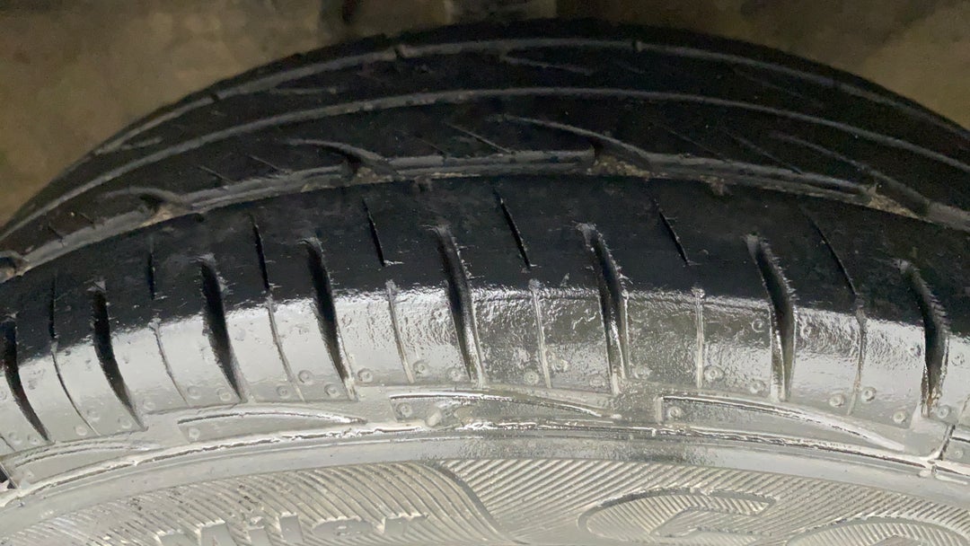 Right Front Tyre Tread