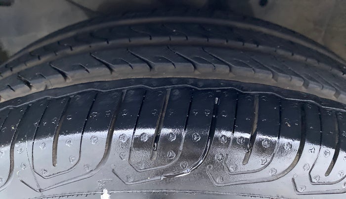 2014 Honda Amaze 1.2 SMT I VTEC, Petrol, Manual, 77,039 km, Left Front Tyre Tread