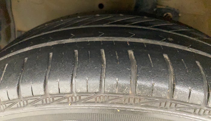 2018 Maruti Celerio VXI, Petrol, Manual, 84,145 km, Left Front Tyre Tread