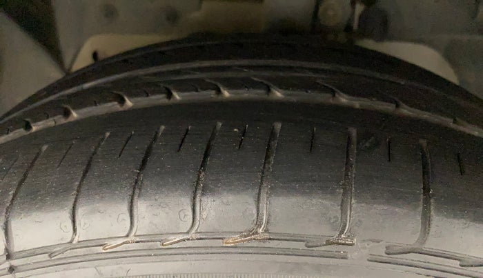 2019 Ford FREESTYLE TITANIUM 1.2 PETROL, Petrol, Manual, 39,320 km, Left Front Tyre Tread