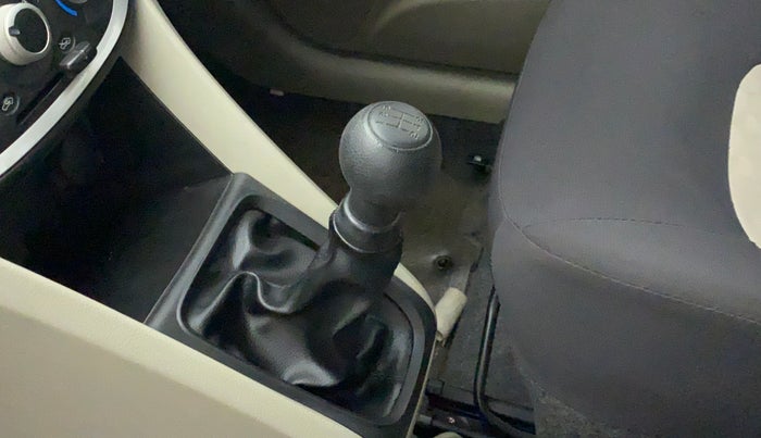 2017 Maruti Celerio VXI (O), Petrol, Manual, 29,175 km, Gear lever - Knob has minor damage