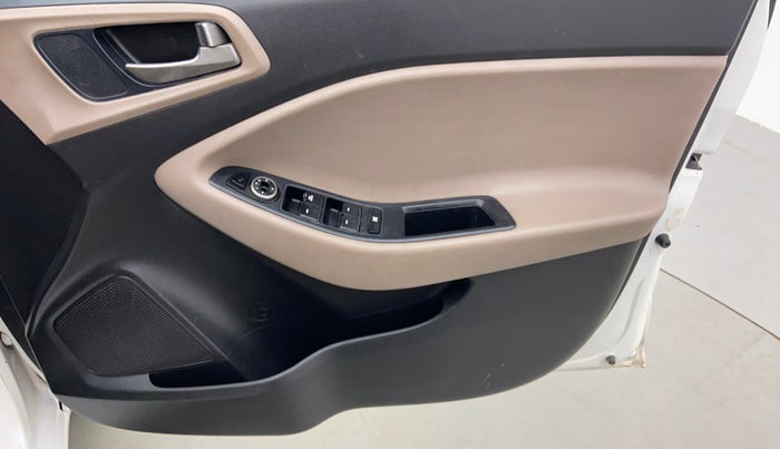 2015 Hyundai Elite i20 ASTA 1.4 CRDI, Diesel, Manual, 76,375 km, Driver Side Door Panels Controls