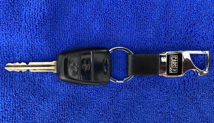 2017 Hyundai Grand i10 Sportz(O) 1.2 MT, Petrol, Manual, 39,904 km, Key Close Up